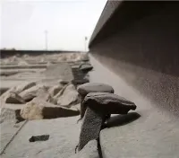 Používá se pro špičky kolejnice s lehkými ocelovými kolejemi